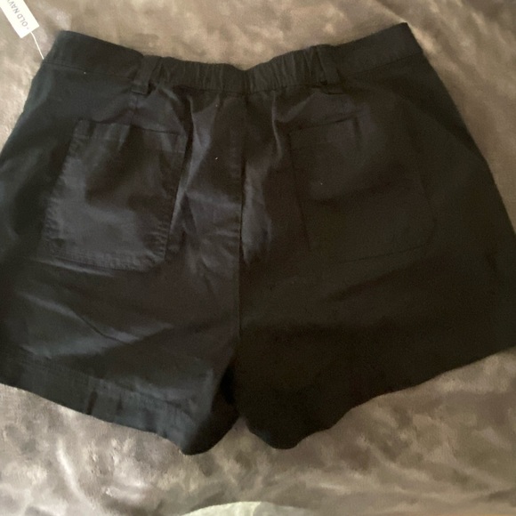 Old Navy BNWT women’s black chino shorts 3 and 1/2” inseam size XL - Picture 4 of 7